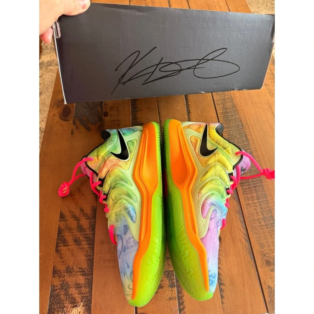 Nike while kevin